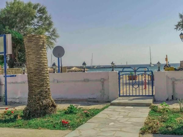 Katerina Beach Rooms Andros