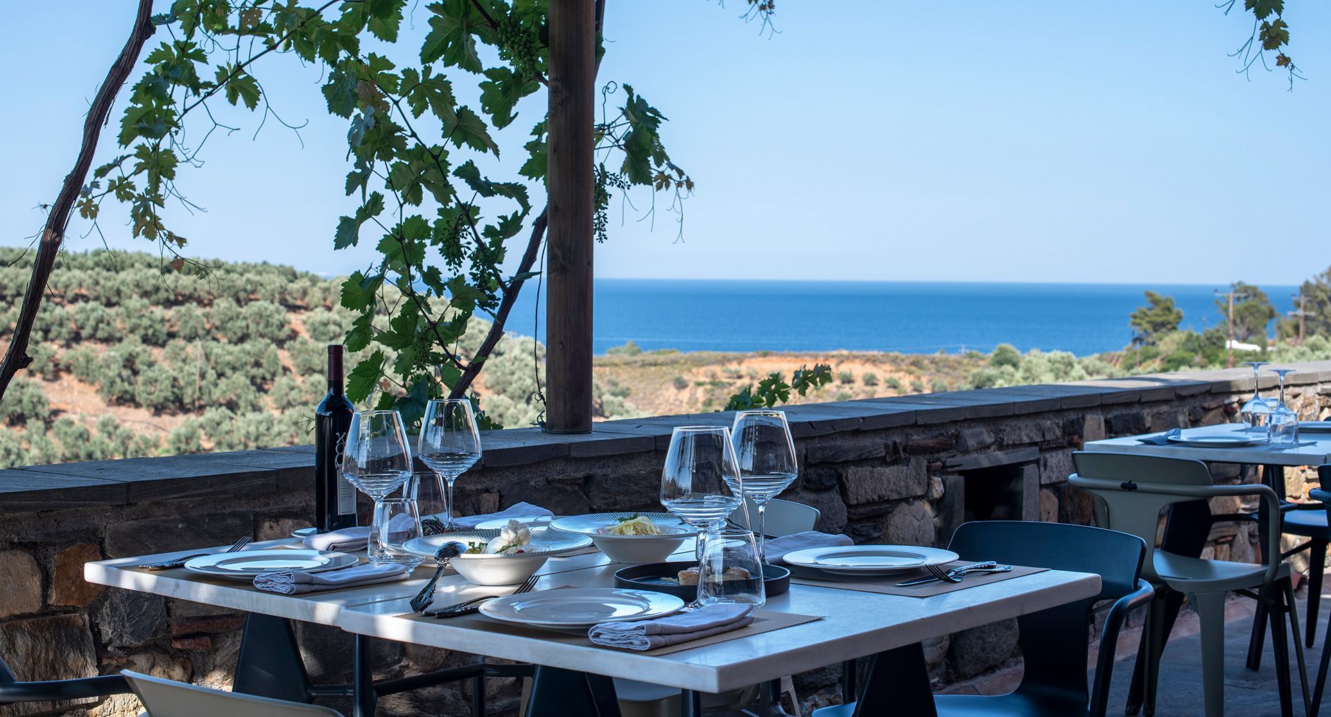 Mouries Restaurant | outdoor