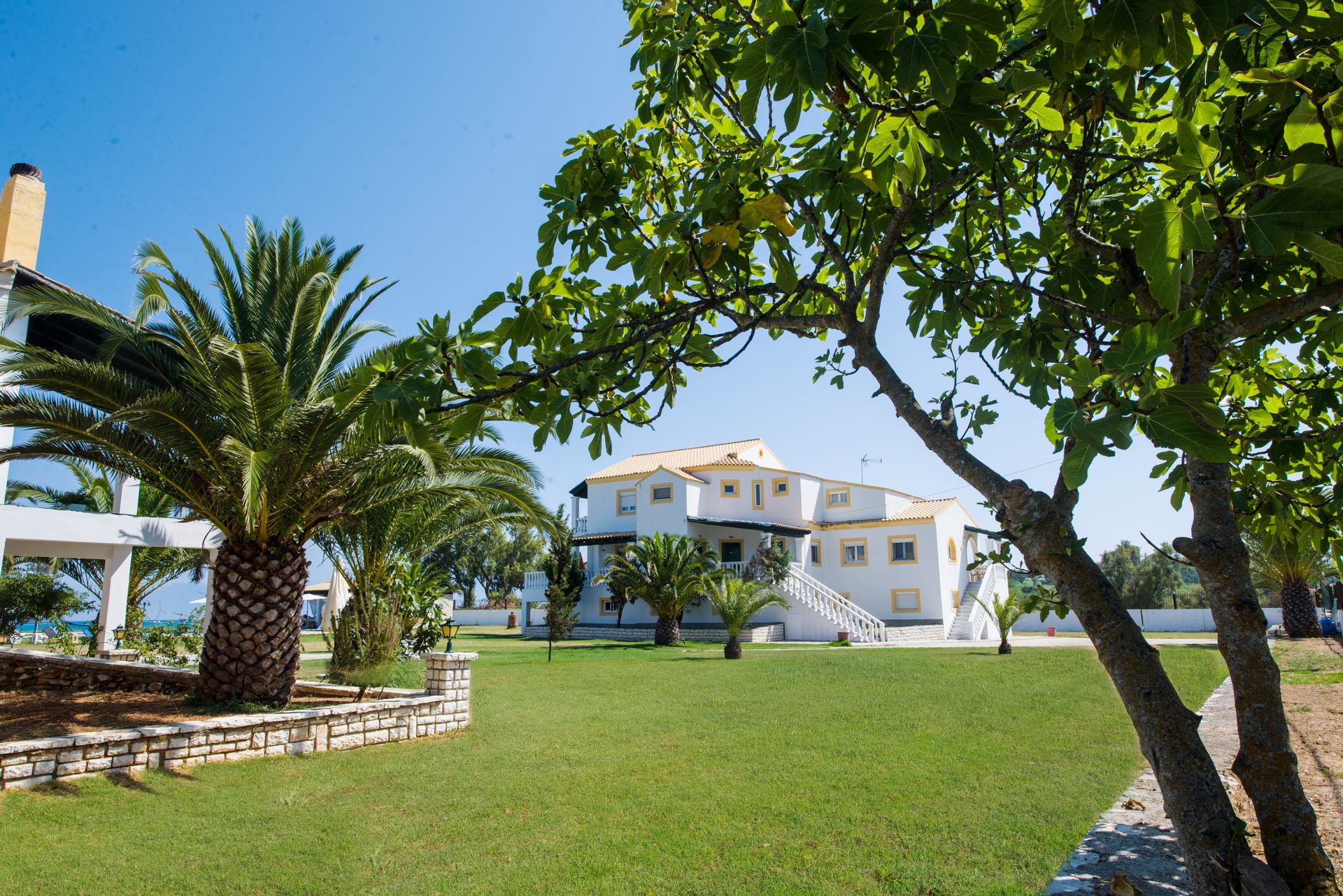 S & C Kosmos Beach Hotel