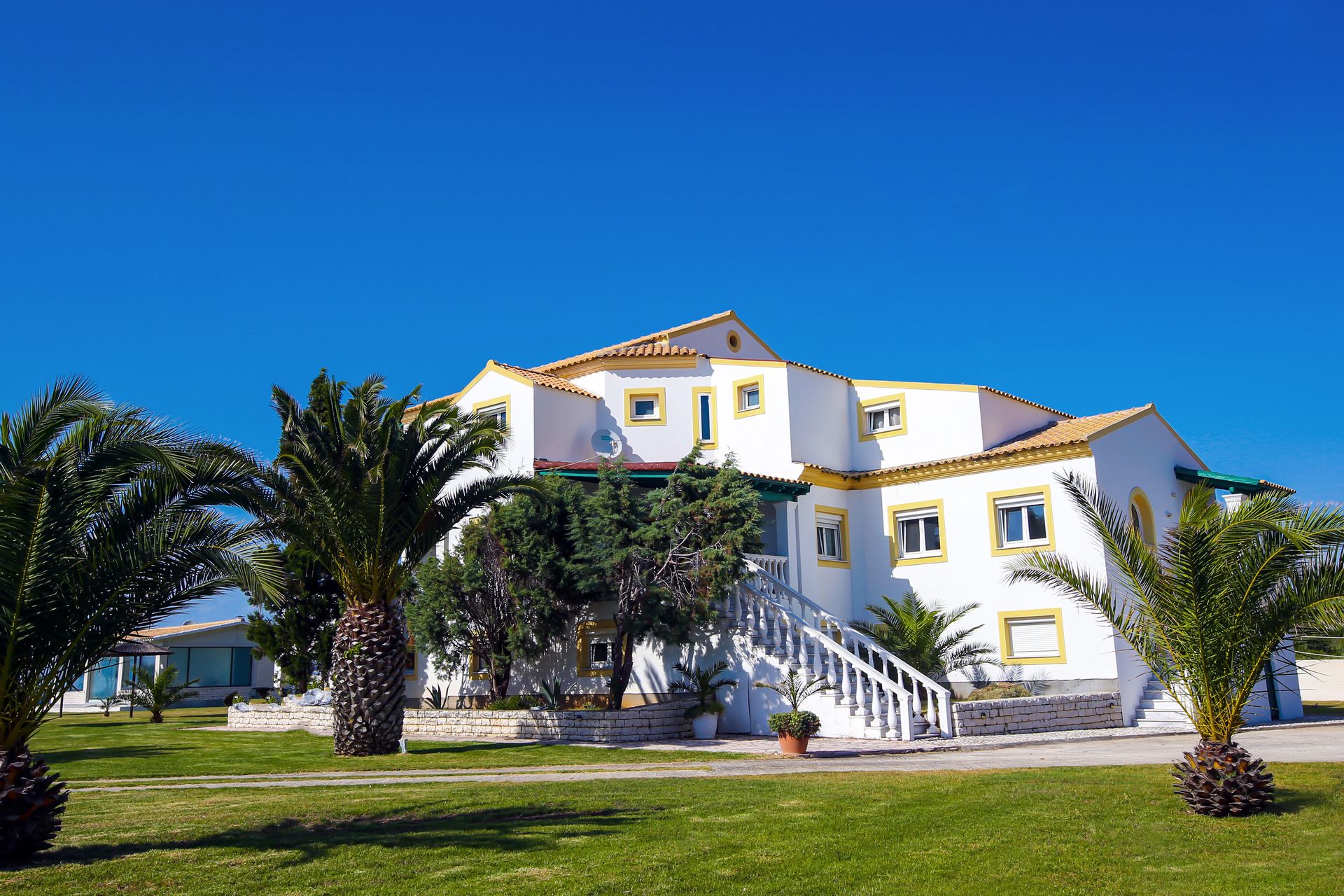 S & C Kosmos Beach Hotel