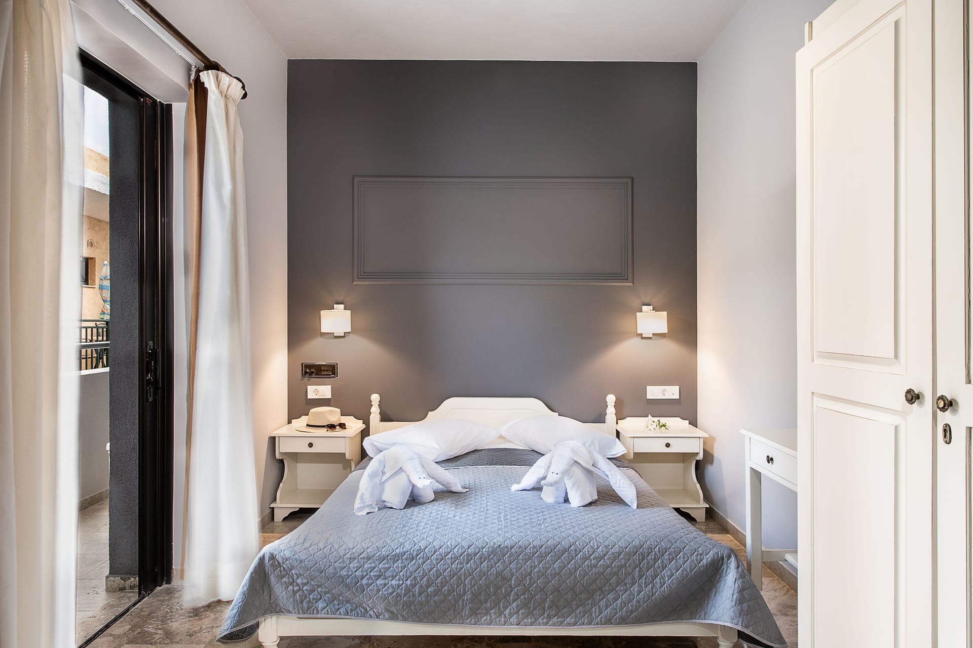 Lia Beachfront Apartments