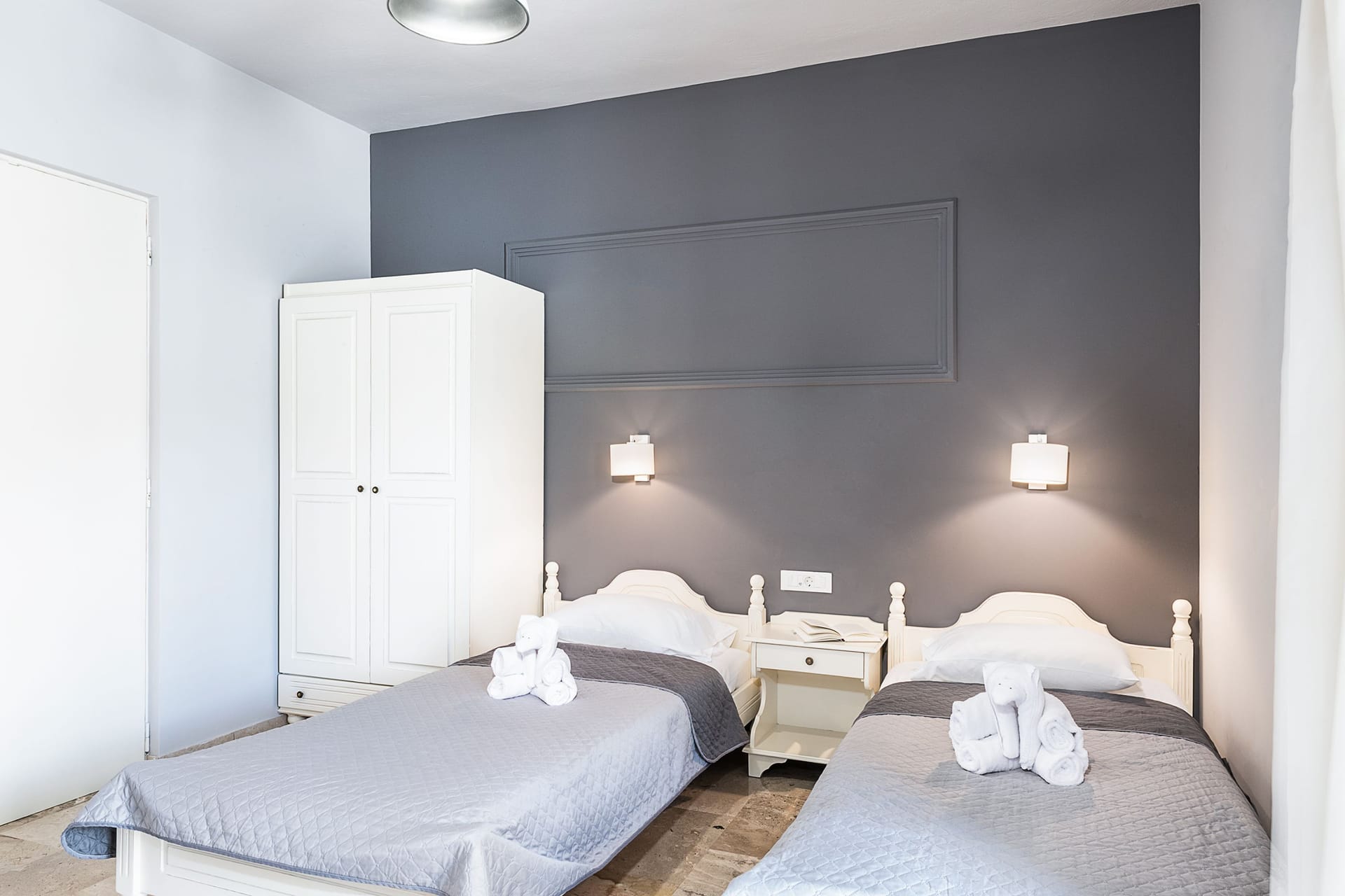 Lia Beachfront Apartments