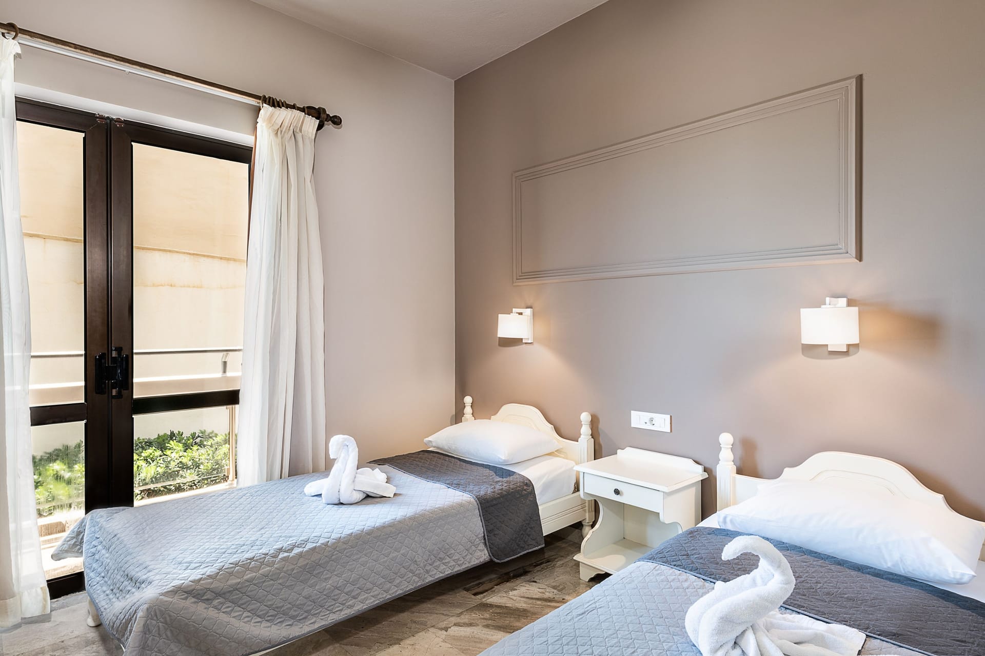 Lia Beachfront Apartments