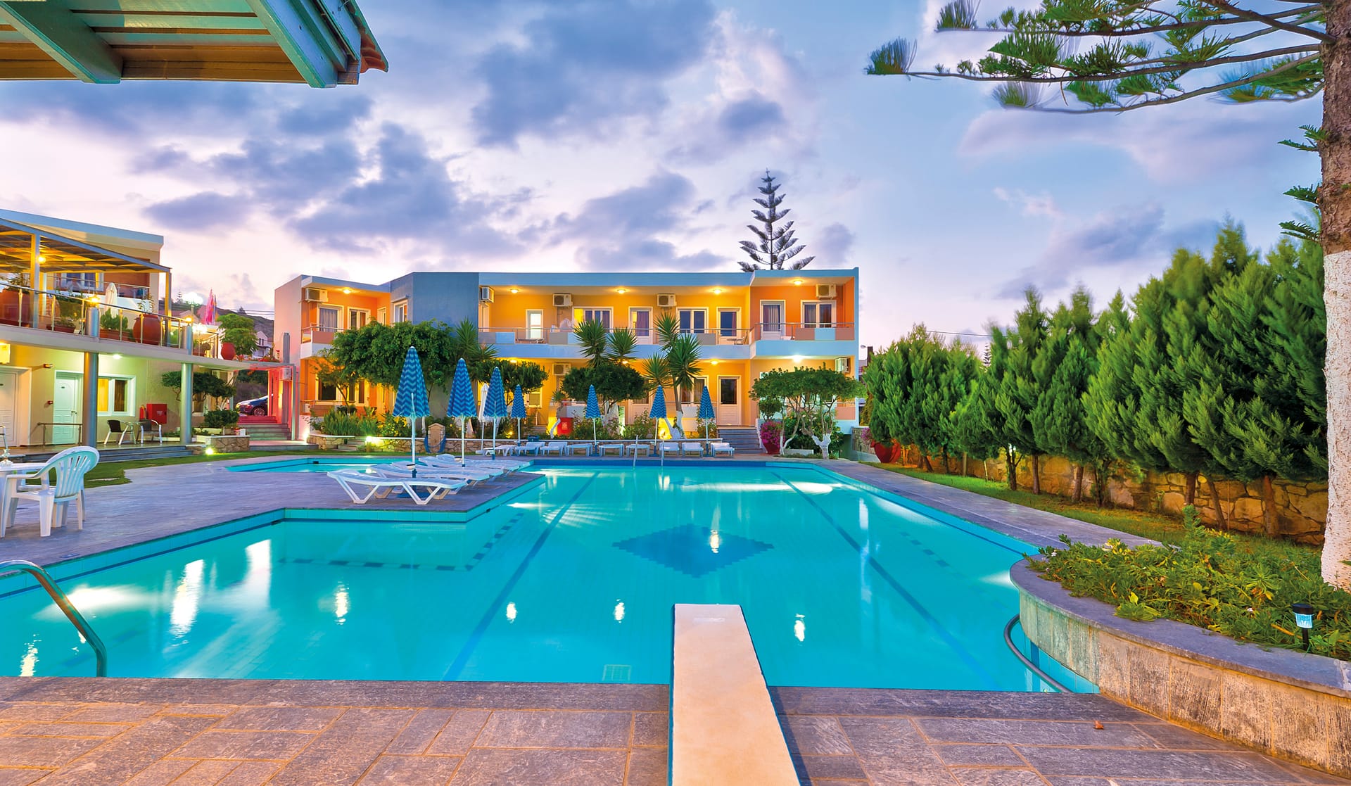 The following facilities are located 150 meters from the property and include a shared swimming pool, pool bar, billiards, and foosball table.