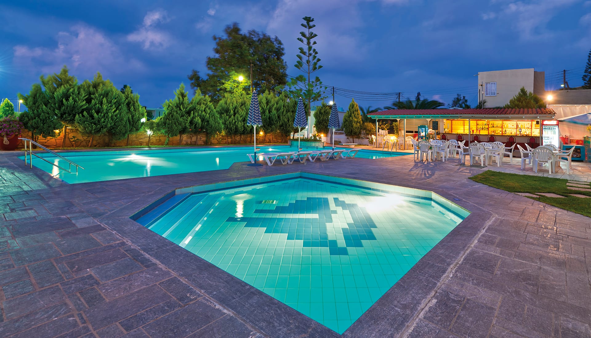 The following facilities are located 150 meters from the property and include a shared swimming pool, pool bar, billiards, and foosball table.