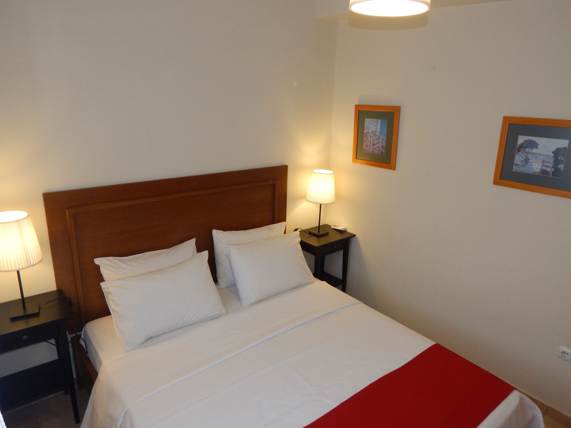 Kripis house villa Pefkohori.Second level-Double room in first floor with window to the garden.A/C.