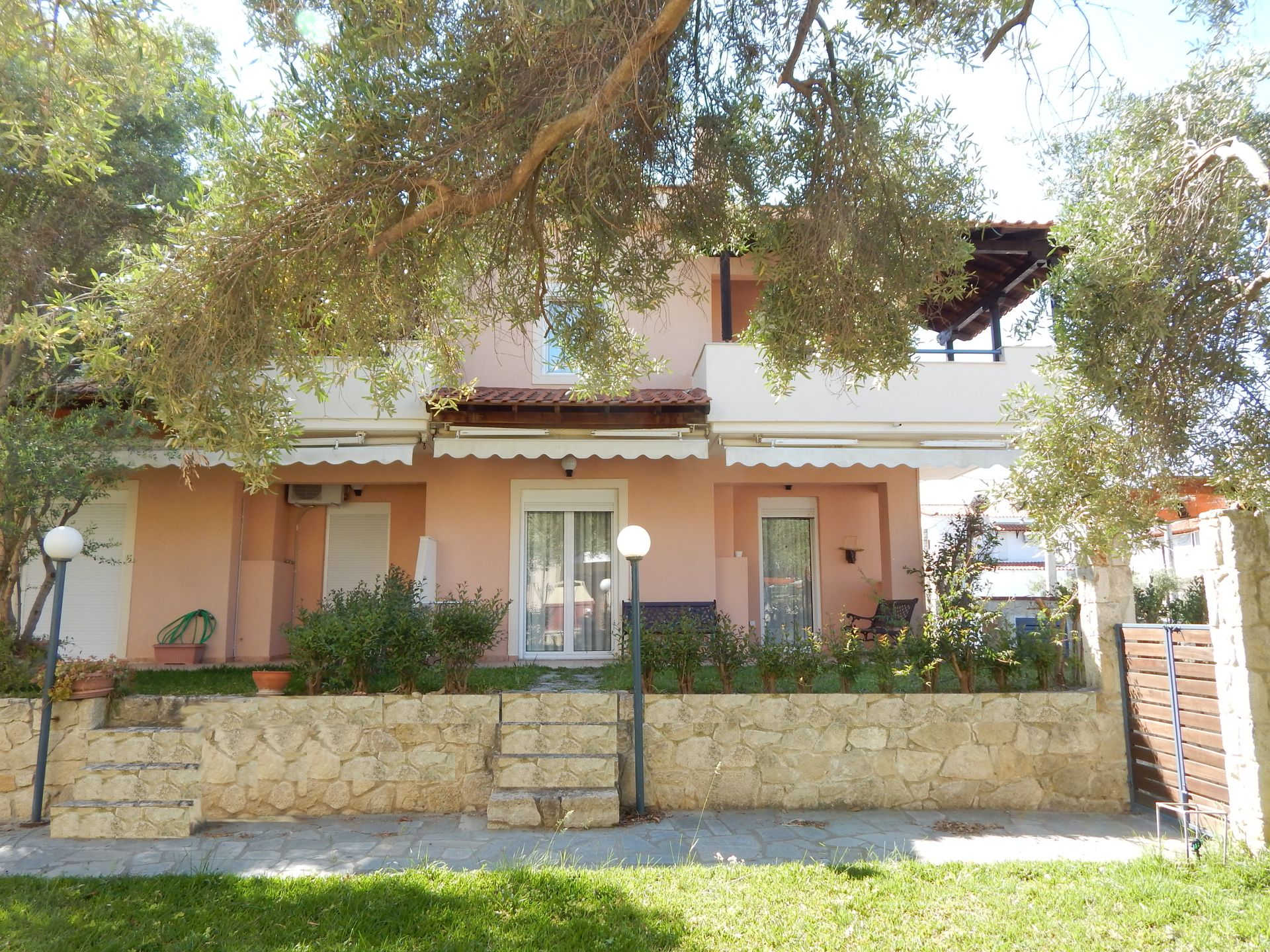 Kripis house villa Pefkohorifrom the garden