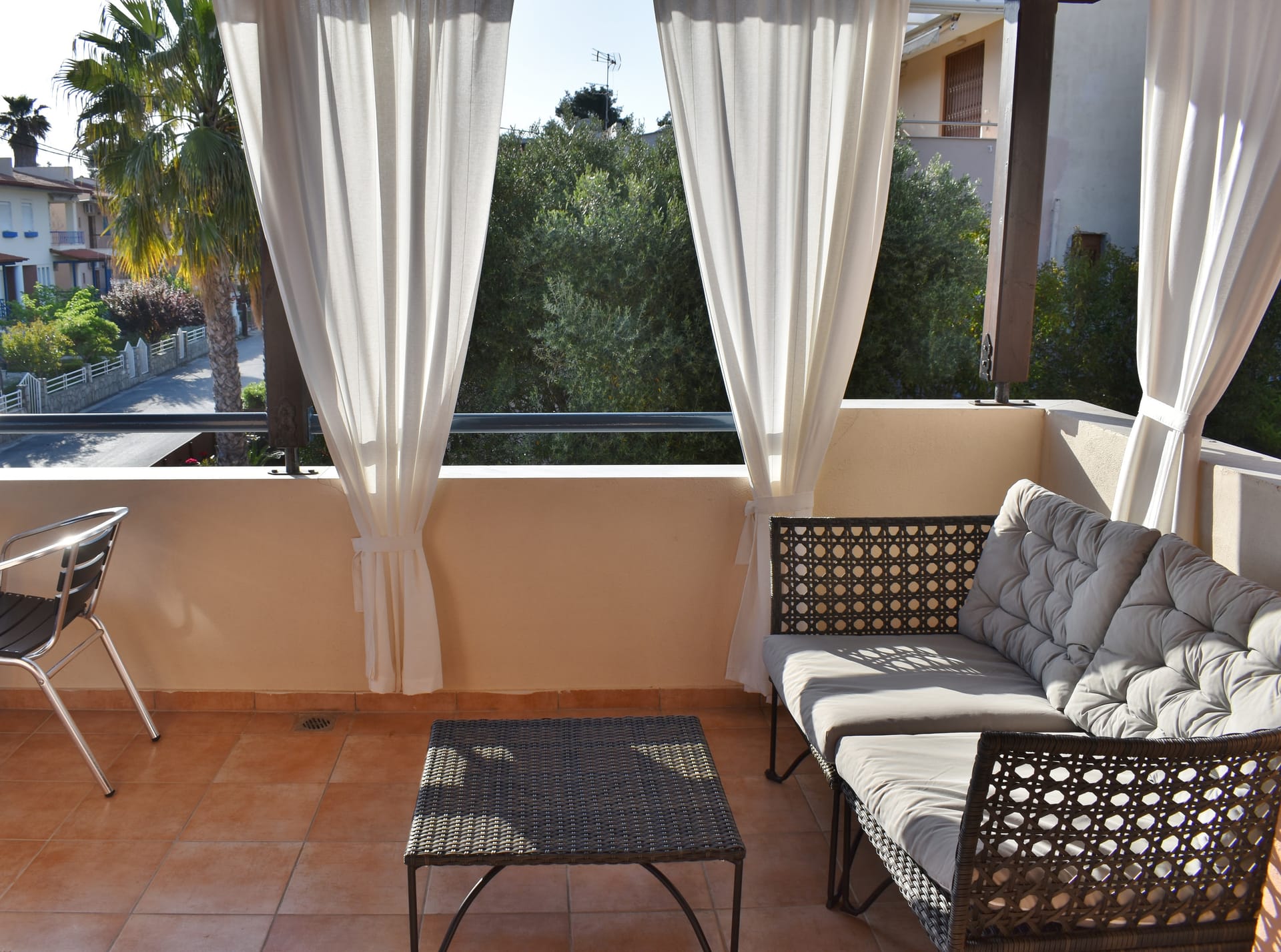 second levelbalcony overlooking the garden
