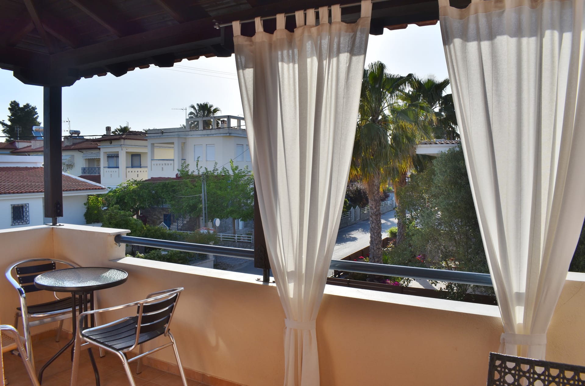 second levelbalcony overlooking the garden