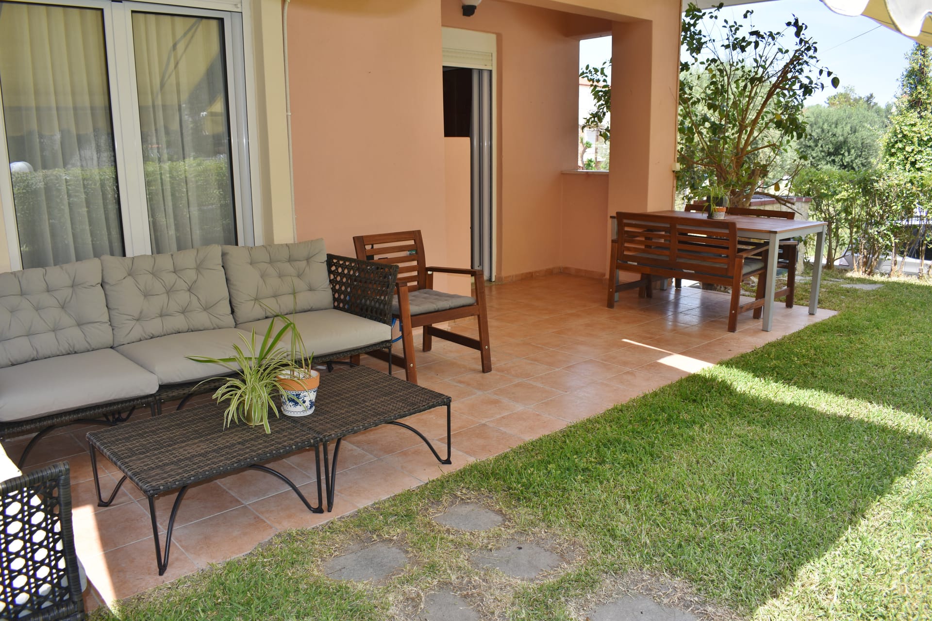 Private  garden- first level- BBQ