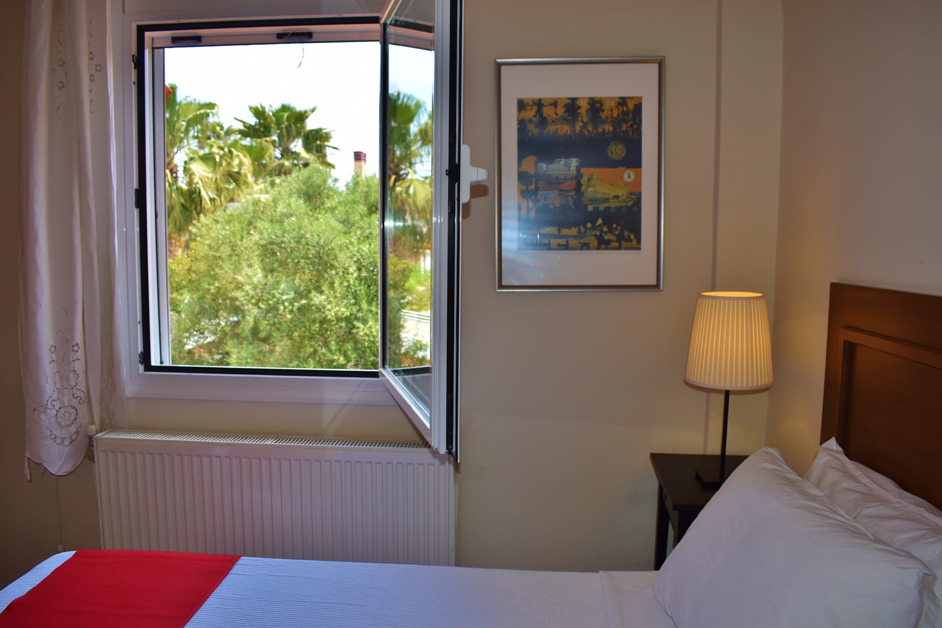 Second level-Double room in first floor with window to the garden.A/C.