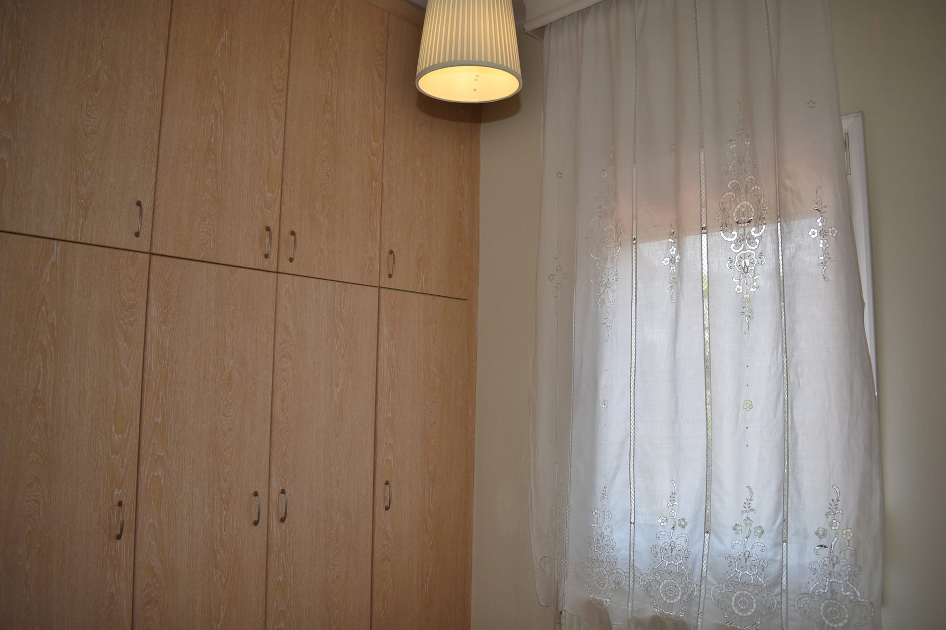 Second level-Double room in first floor with window to the garden.A/C.