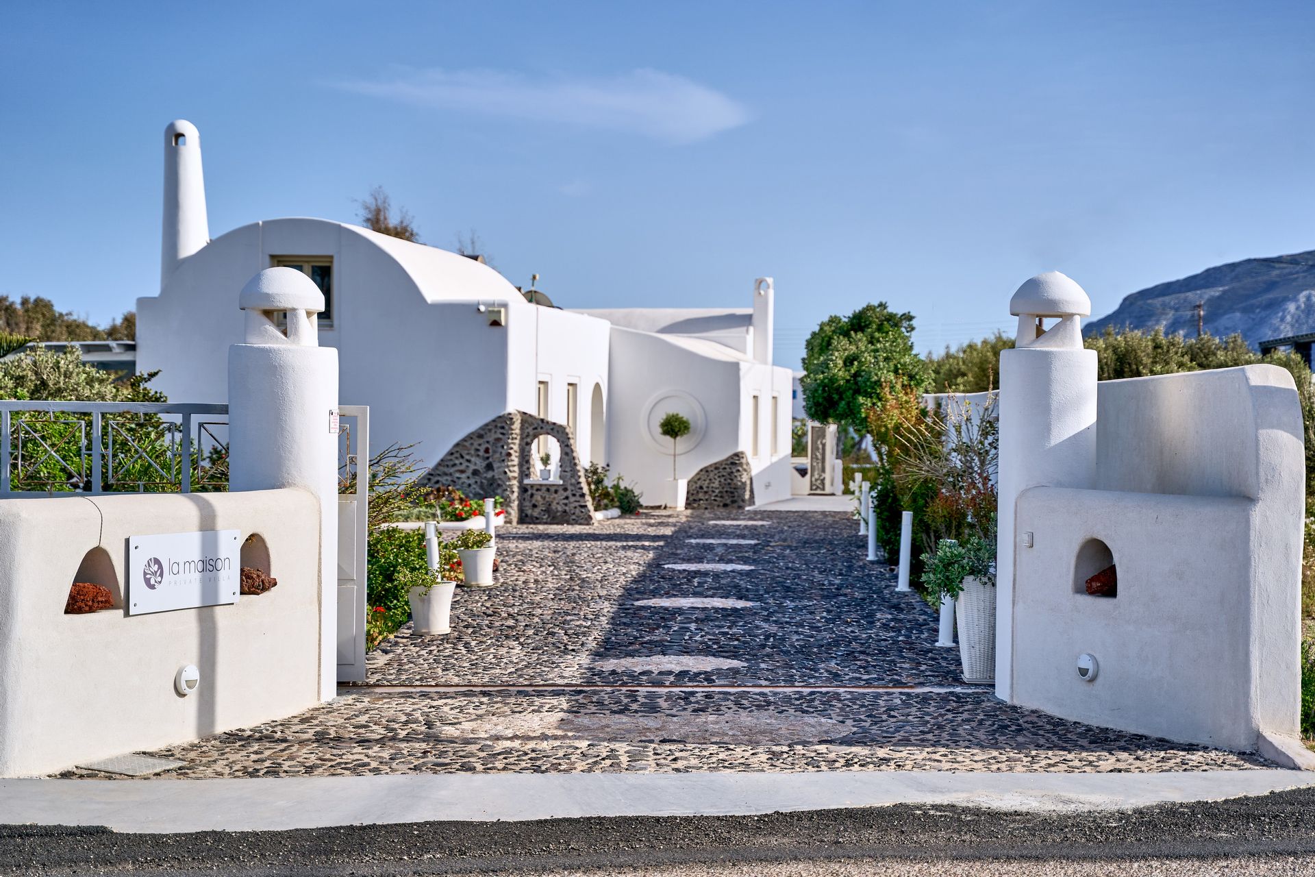 La Maison Luxurious Living