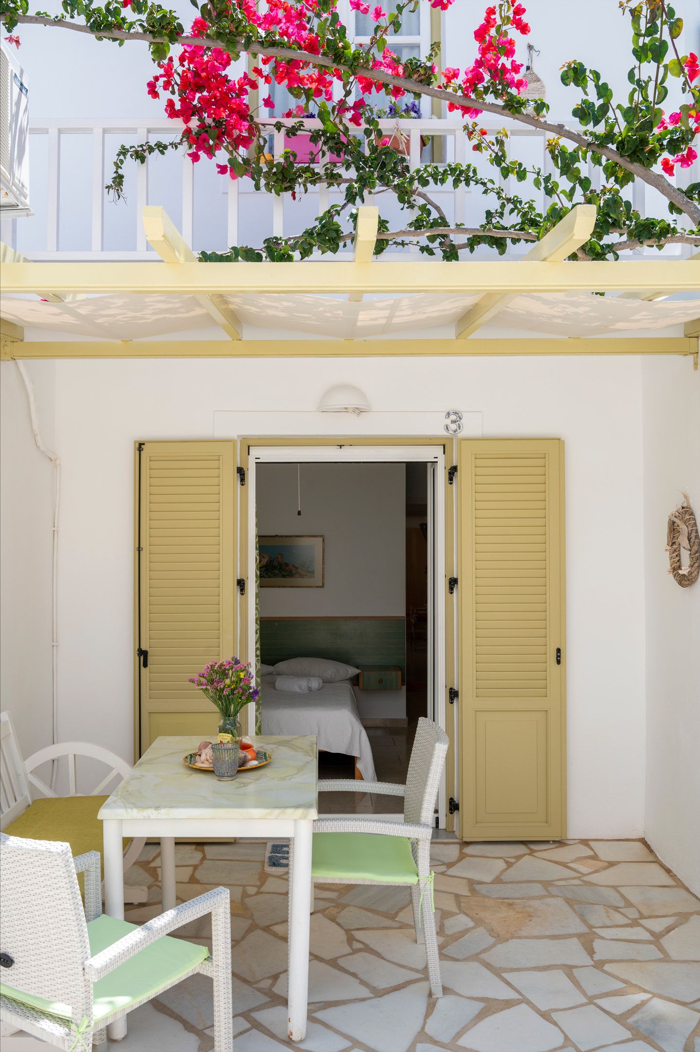 Leonardos Apartments