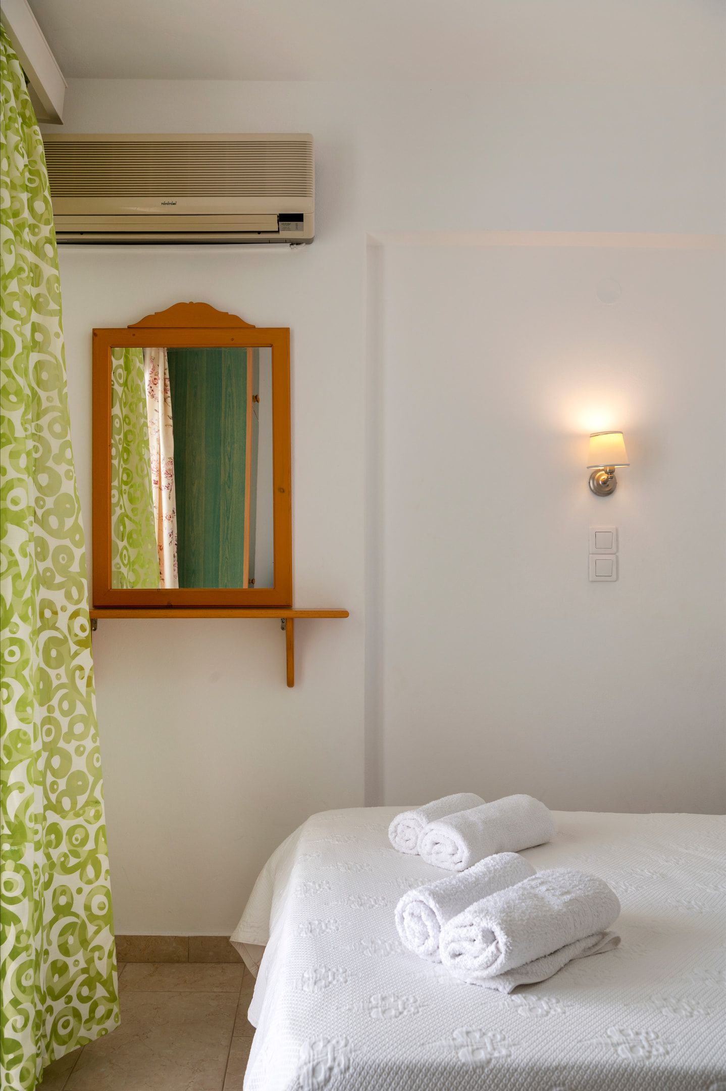 Leonardos Apartments