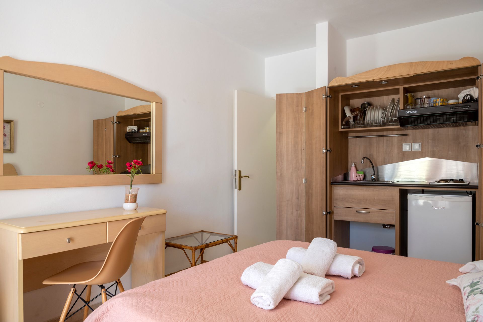 Leonardos Apartments