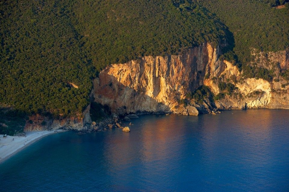 Lichnos Beach Hotel and Suites