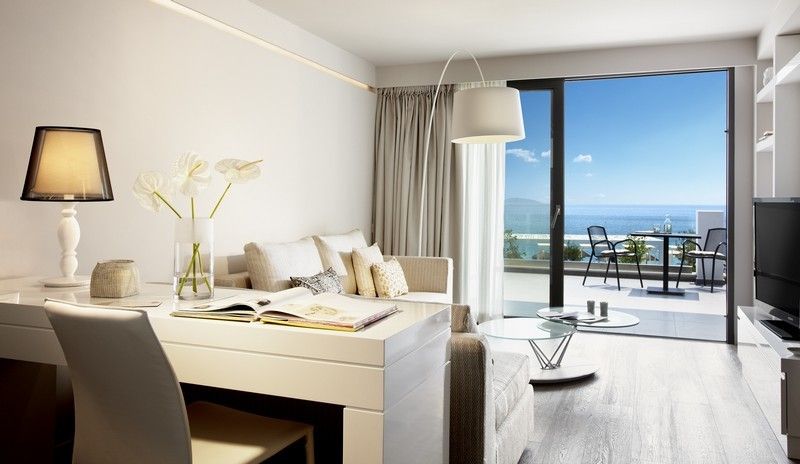 Lichnos Beach Hotel and Suites