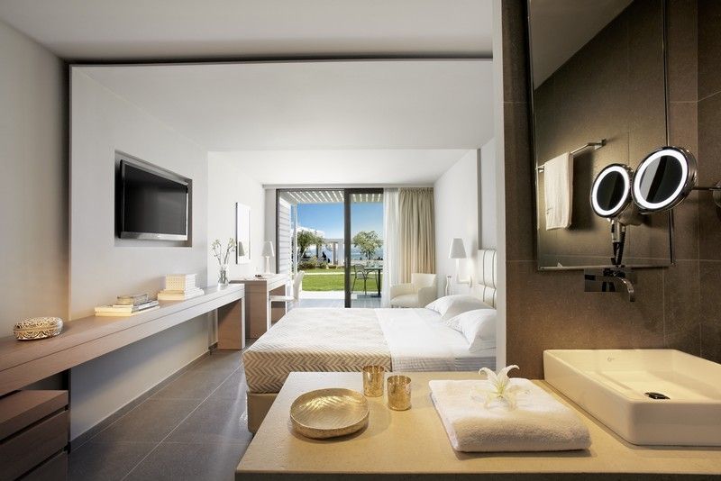 Lichnos Beach Hotel and Suites