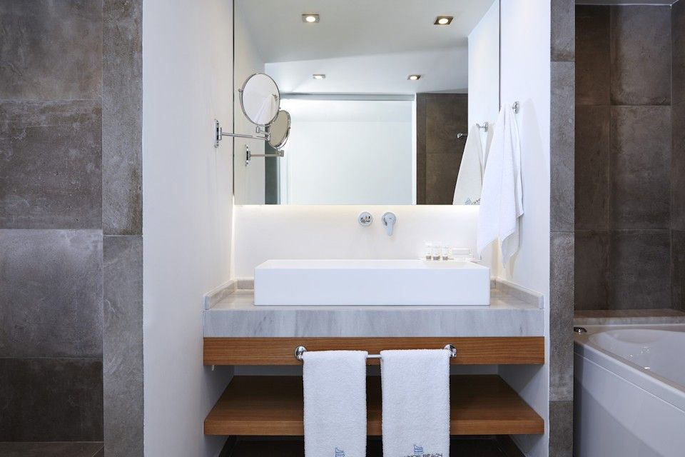 Lichnos Beach Hotel and Suites