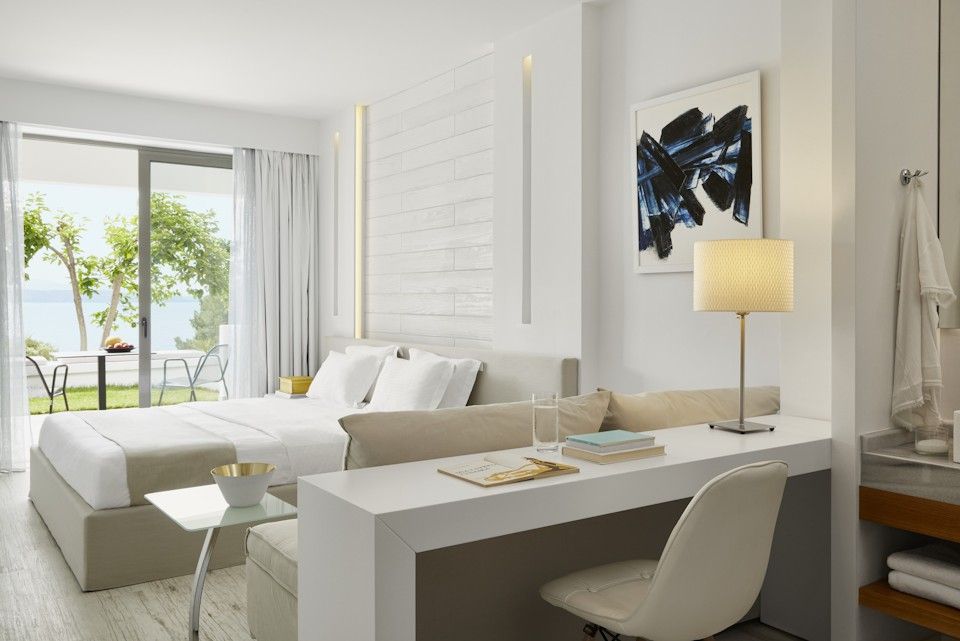 Lichnos Beach Hotel and Suites