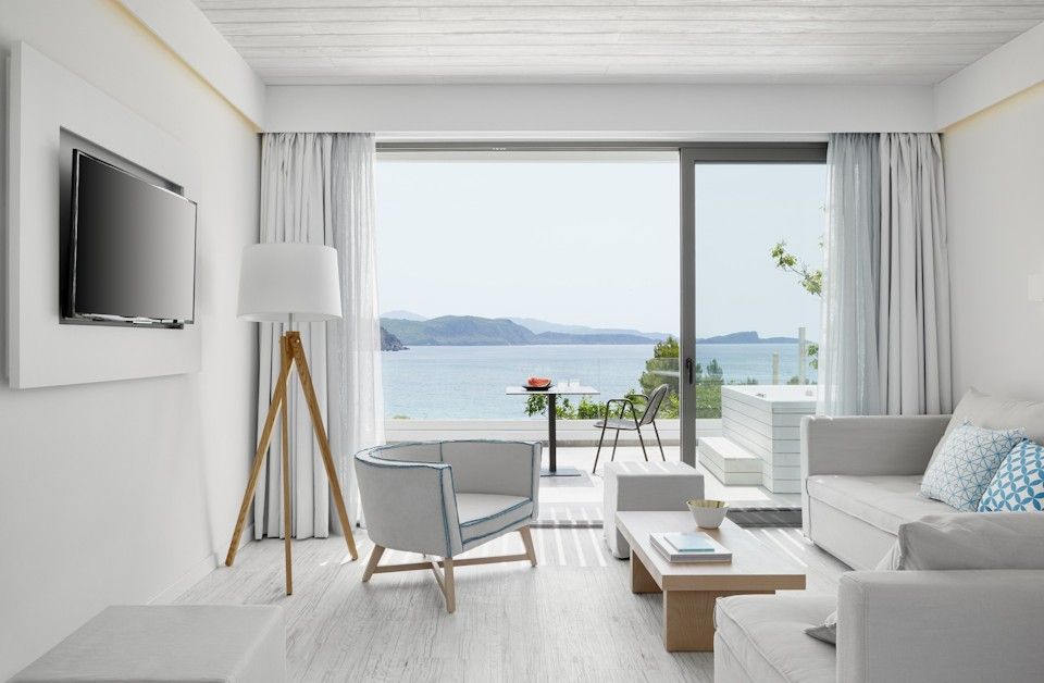 Lichnos Beach Hotel and Suites