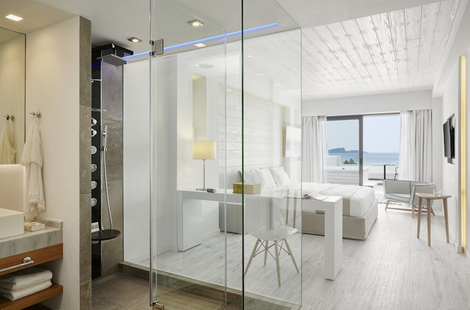 Lichnos Beach Hotel and Suites