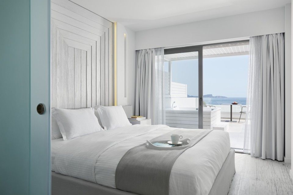 Lichnos Beach Hotel and Suites