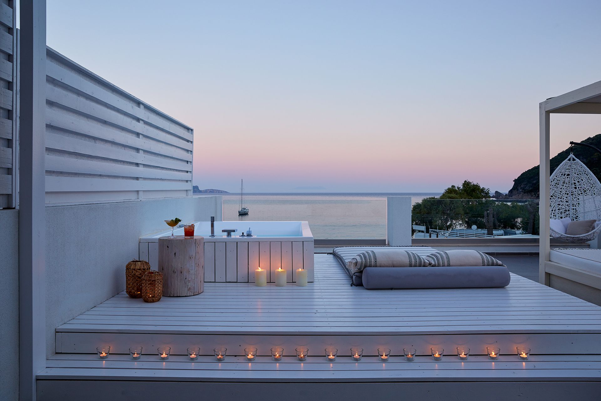 Lichnos Beach Hotel and Suites