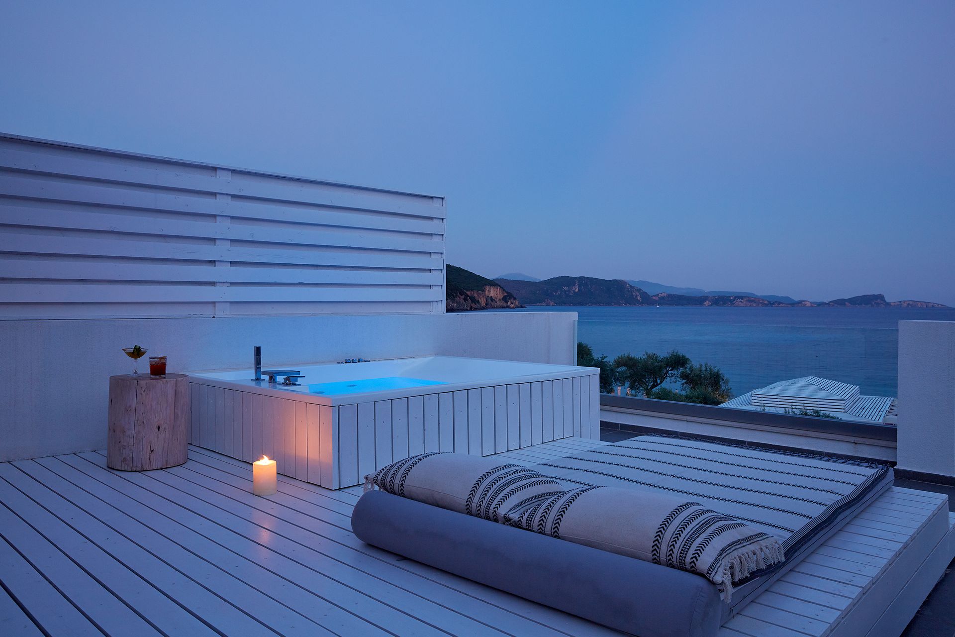 Lichnos Beach Hotel and Suites