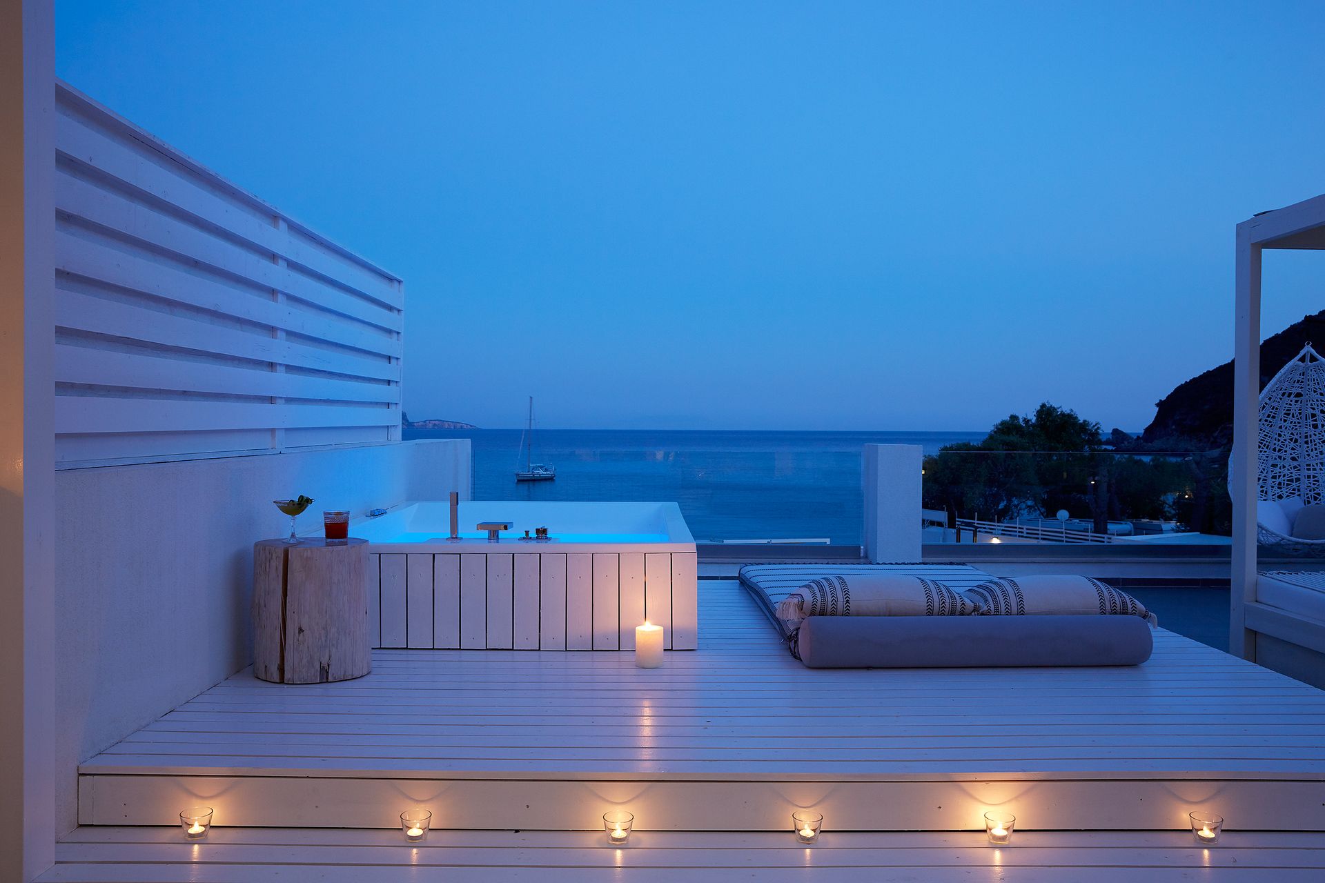 Lichnos Beach Hotel and Suites