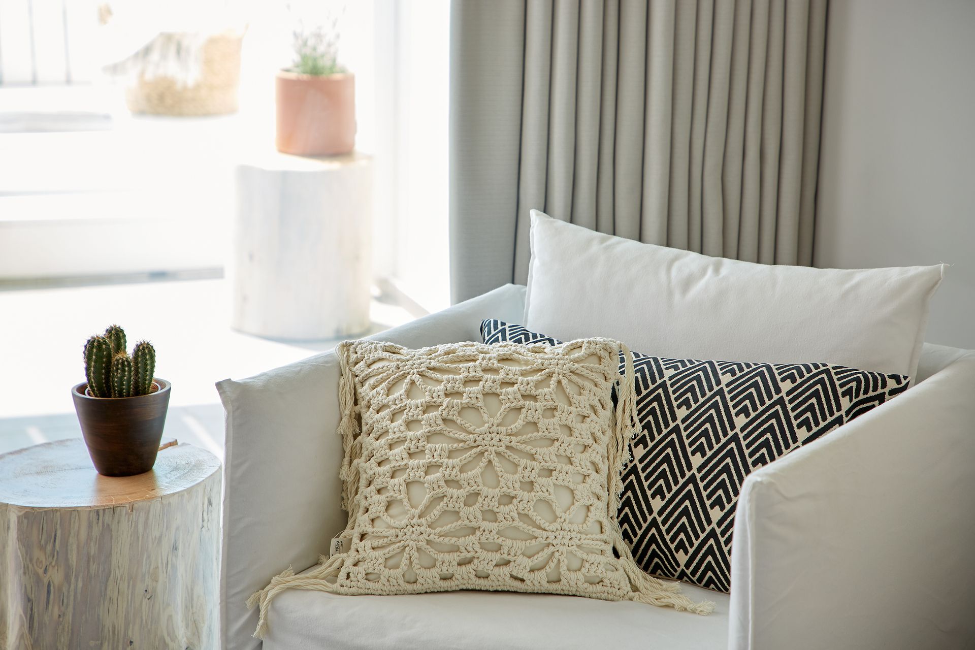 Lichnos Beach Hotel and Suites