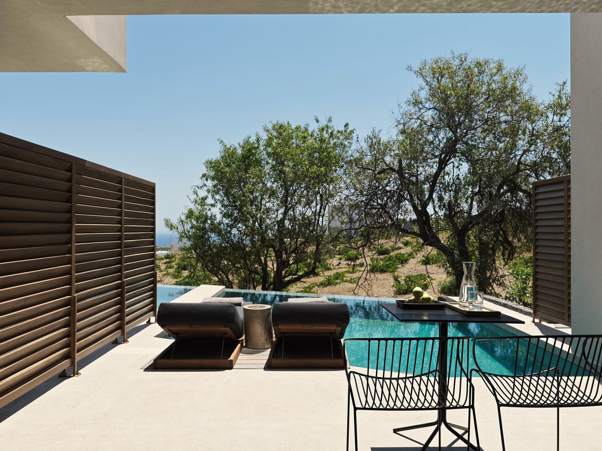 Featuring expansive open spaces and employing a palette of minimal earth tones, this marvel stands as a testament to the fusion of modernity and the rich legacy of the past, echoing the very essence and power of the locale.