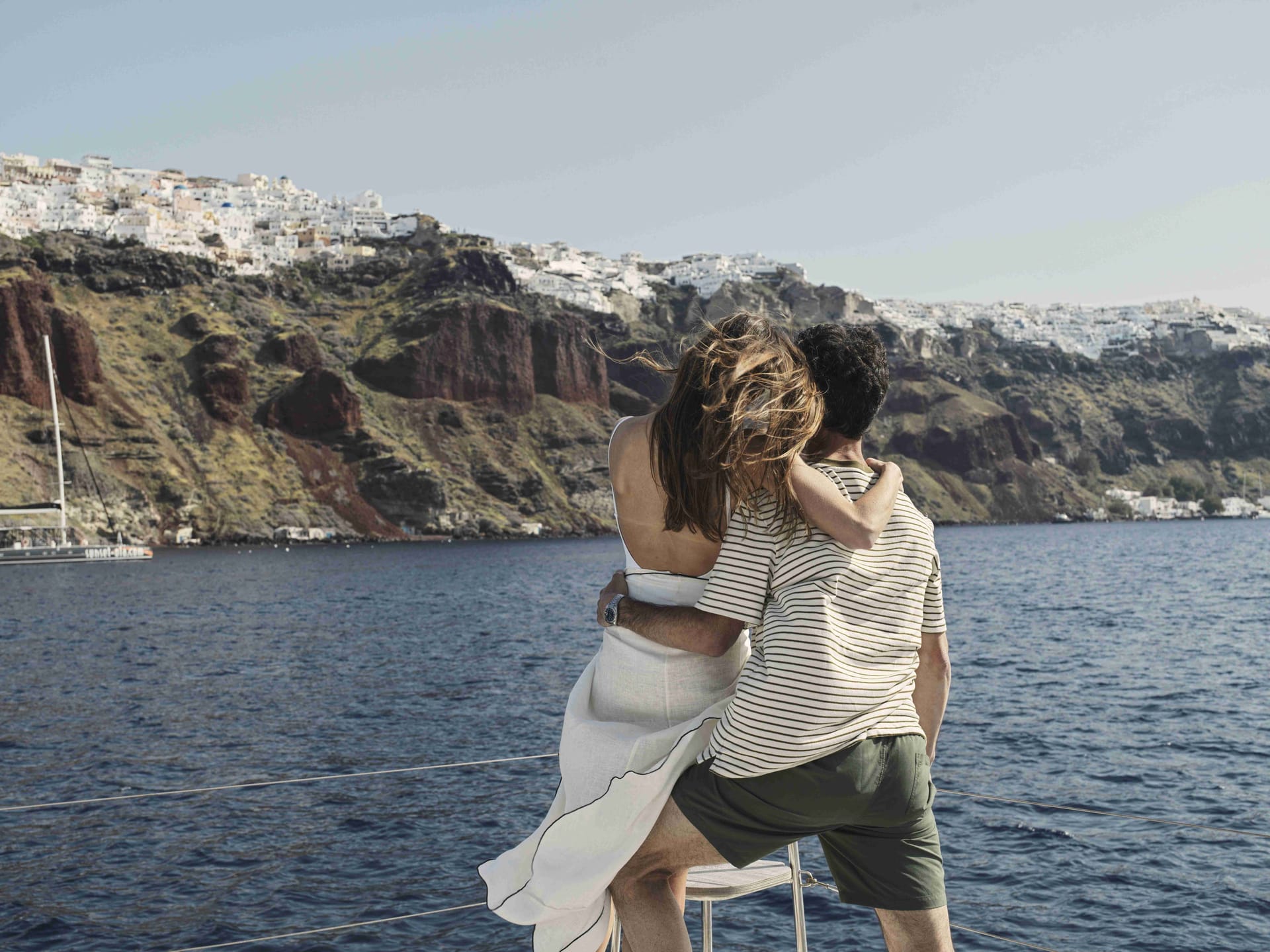 A private Cycladic getaway perfectly positioned in Vourvoulos village far from bustling crowds, yet just a short ten-minute drive from the island's renowned landmark locations.