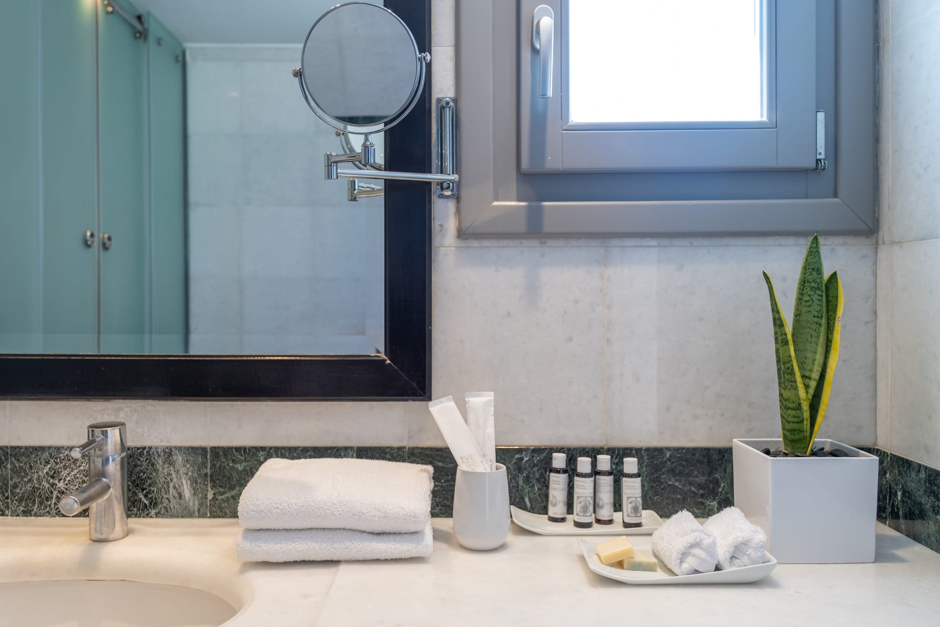 The Majestic Hotel Santorini