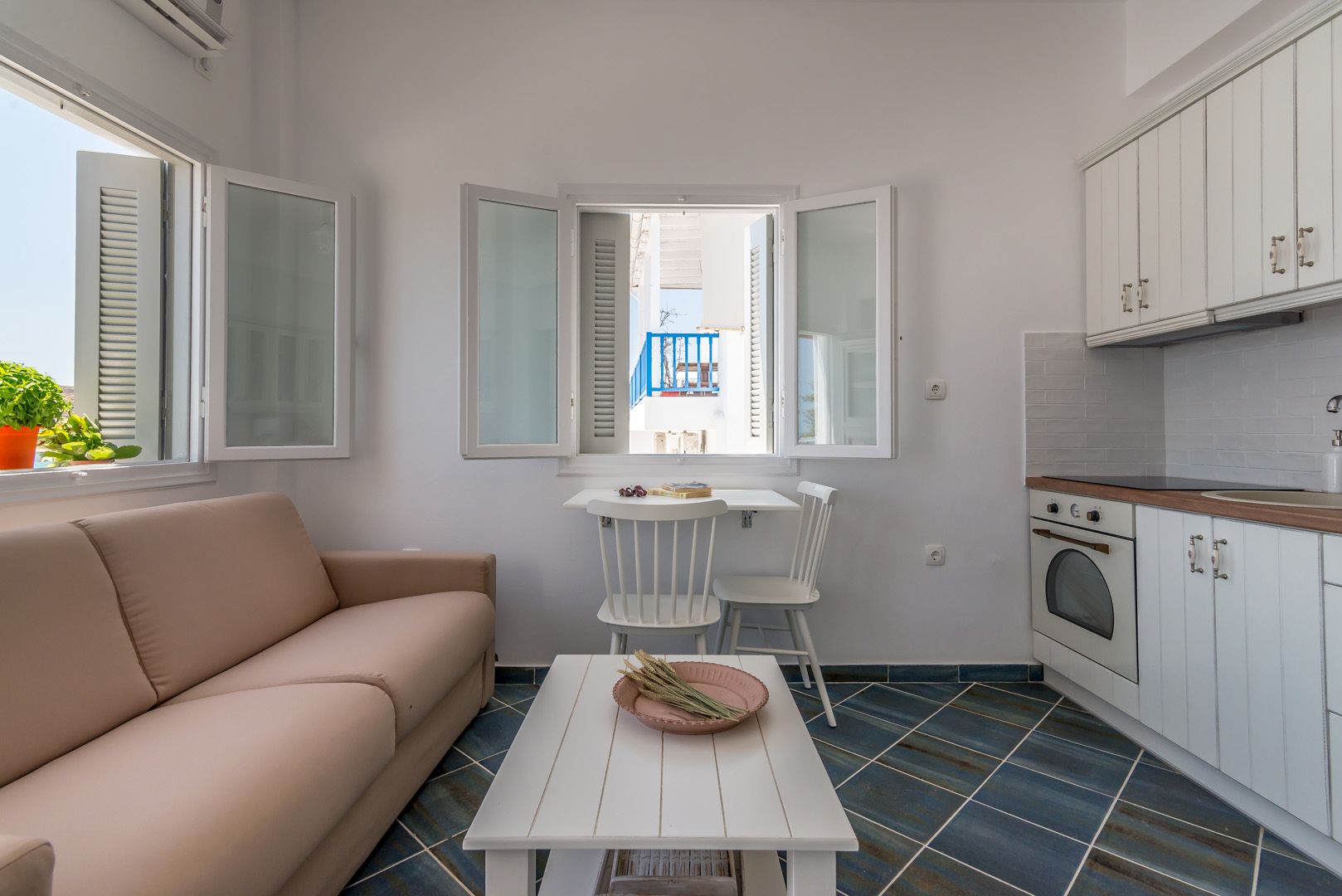 Michalakis Seaside Suites Milos