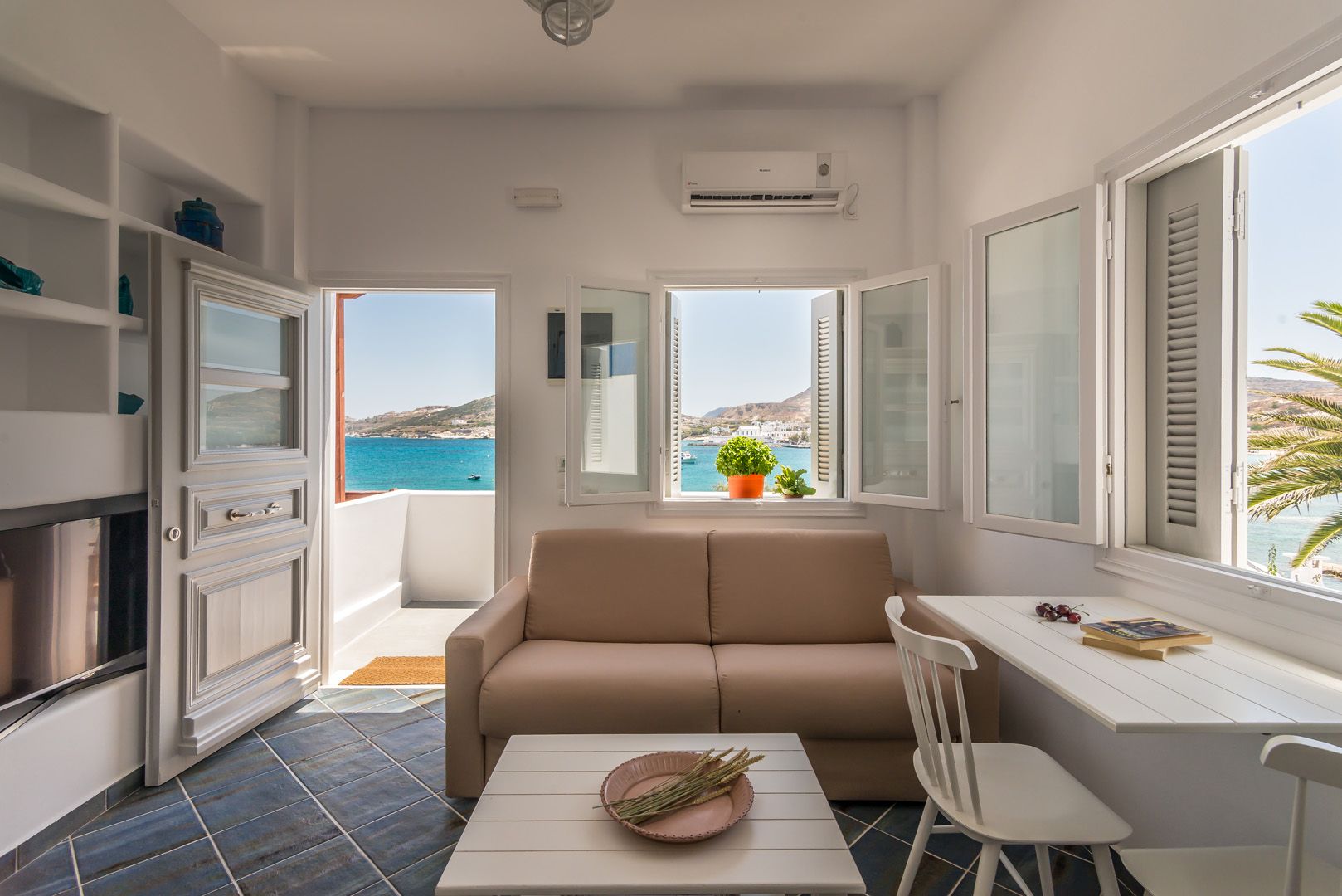 Michalakis Seaside Suites Milos