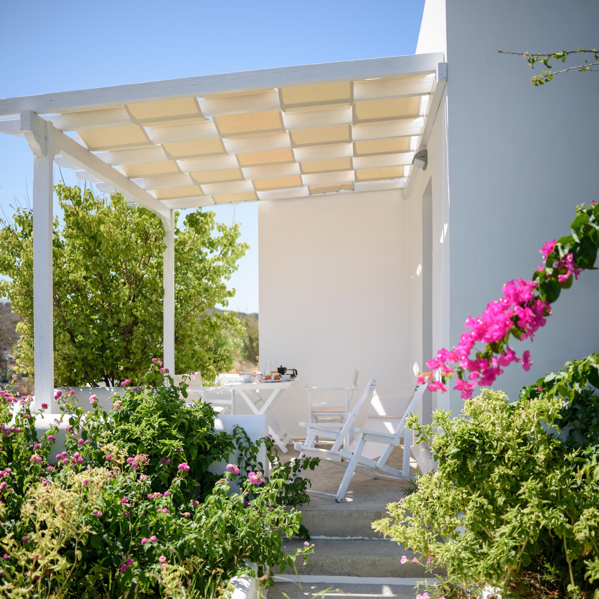 Mirabeli Apartments & Suites