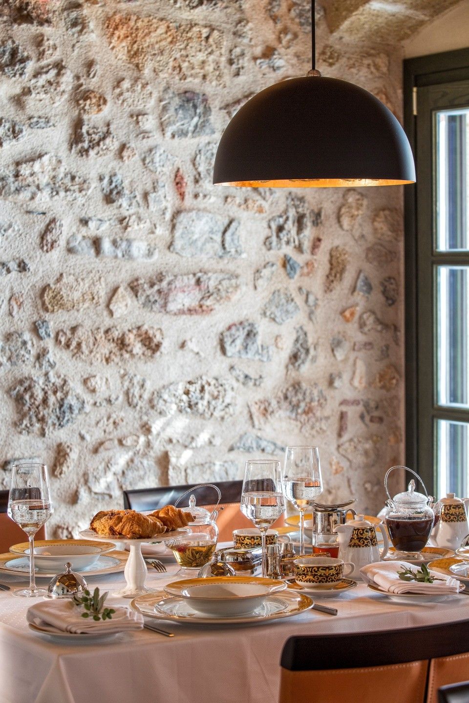 Moni Emvasis Luxury Suites