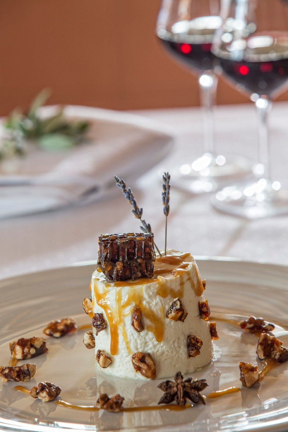 Moni Emvasis Luxury Suites