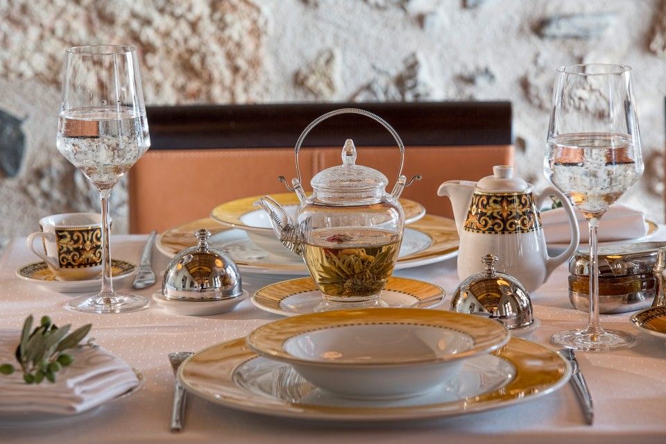 Moni Emvasis Luxury Suites