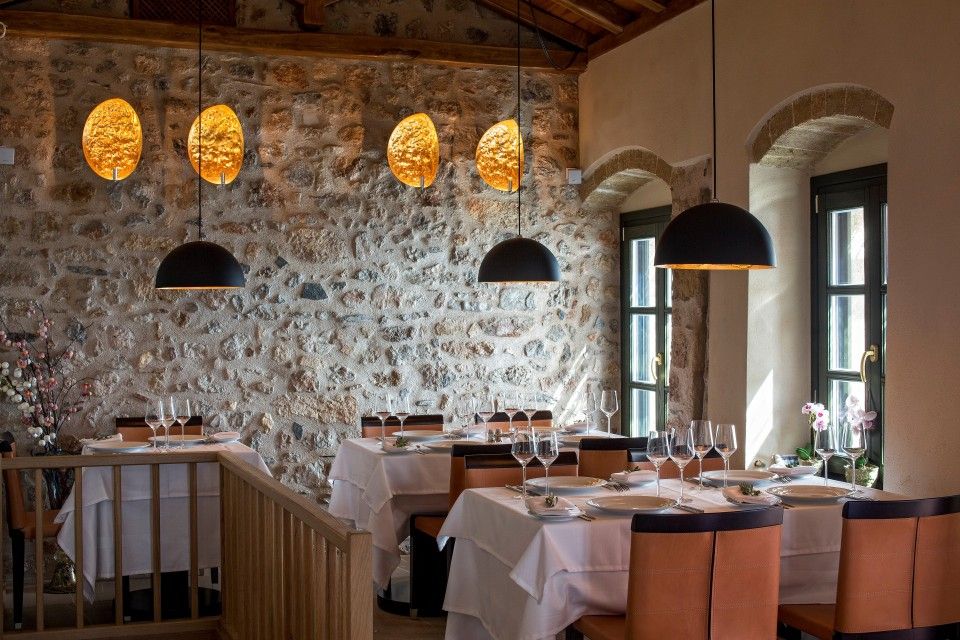 Moni Emvasis Luxury Suites