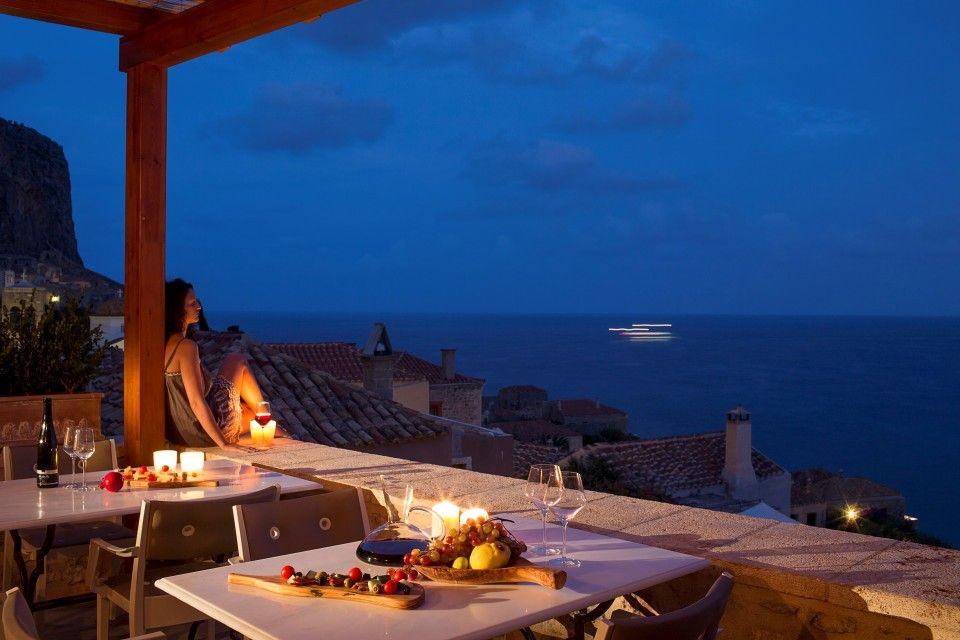 Moni Emvasis Luxury Suites