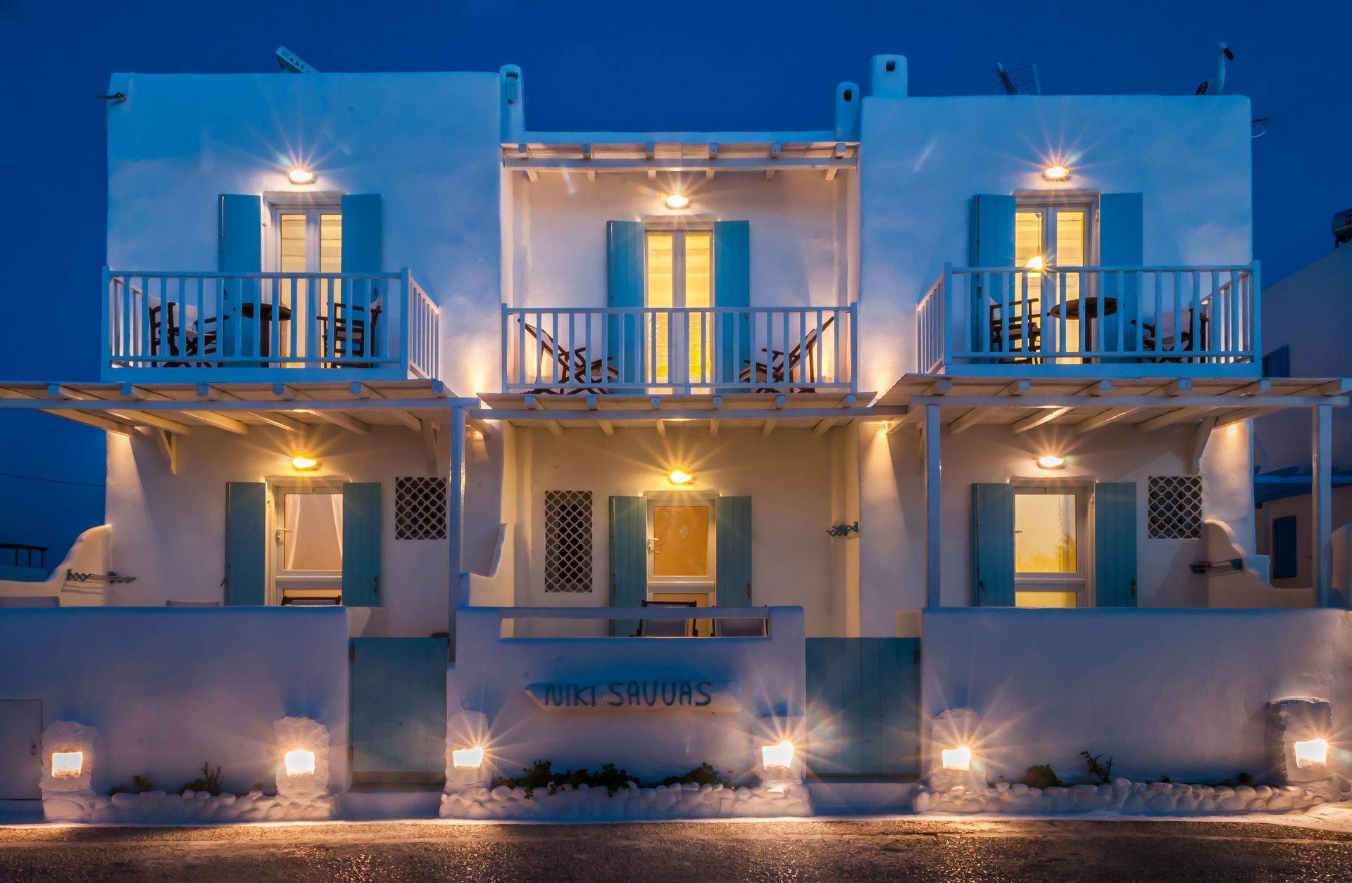 Niki Savvas Studios & Suites Milos