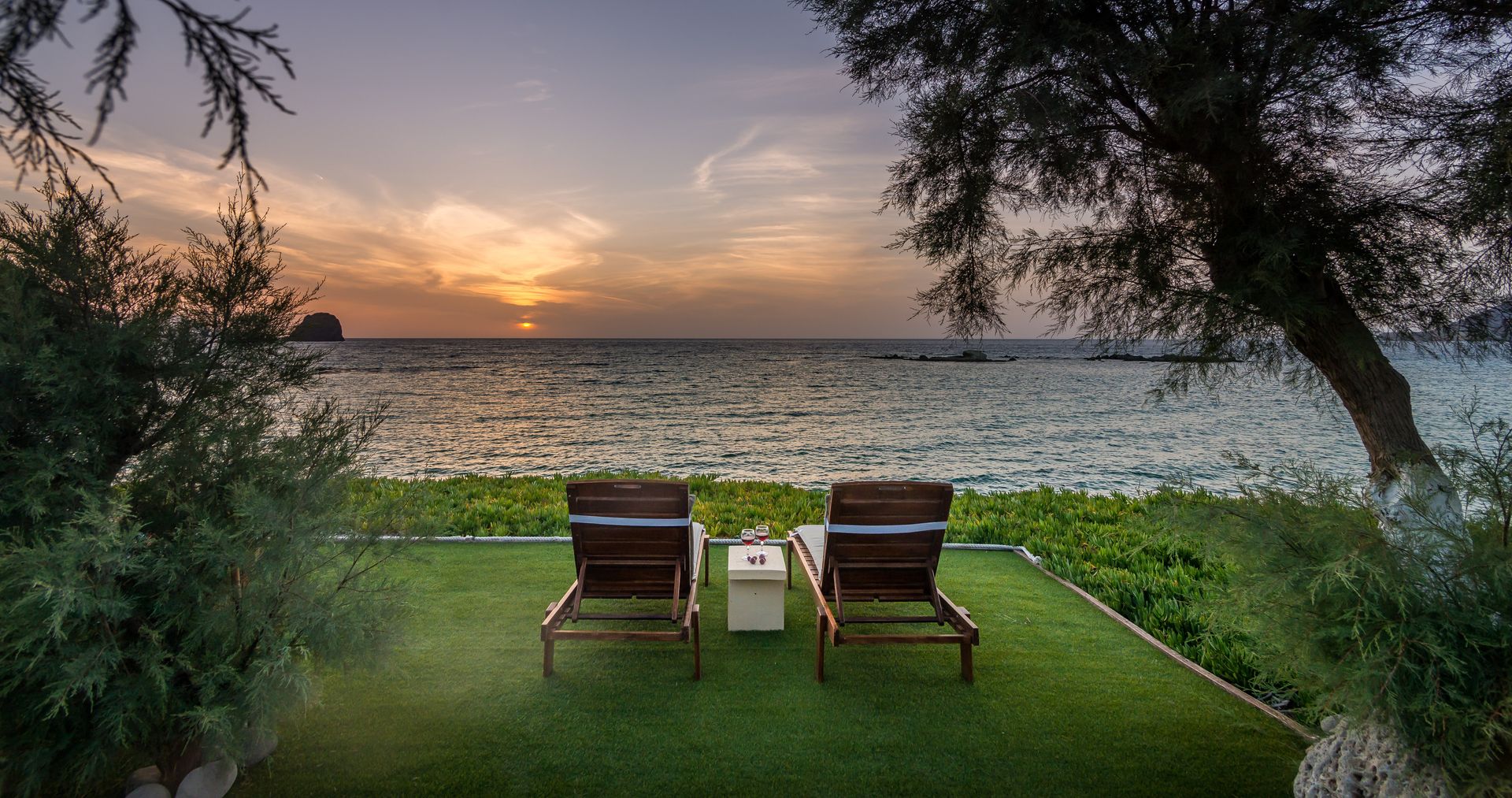 Niki Savvas Studios & Suites Milos