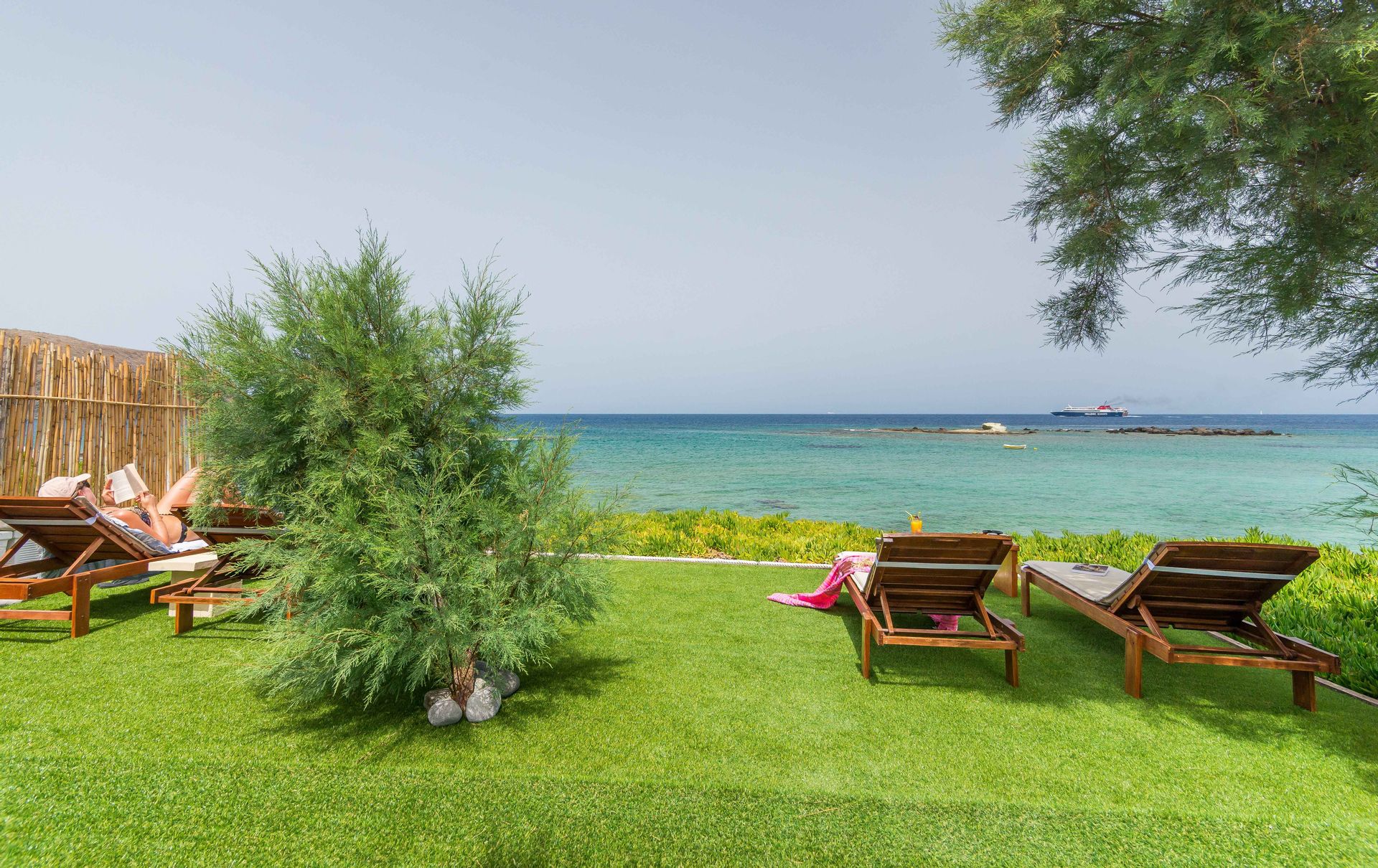 Niki Savvas Studios & Suites Milos