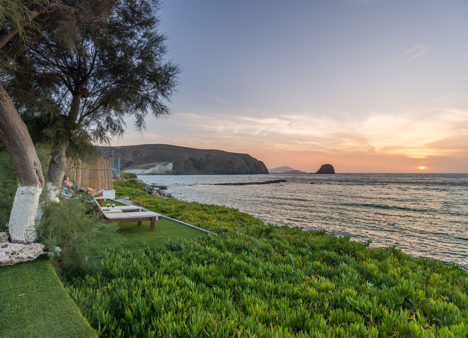 Niki Savvas Studios & Suites Milos