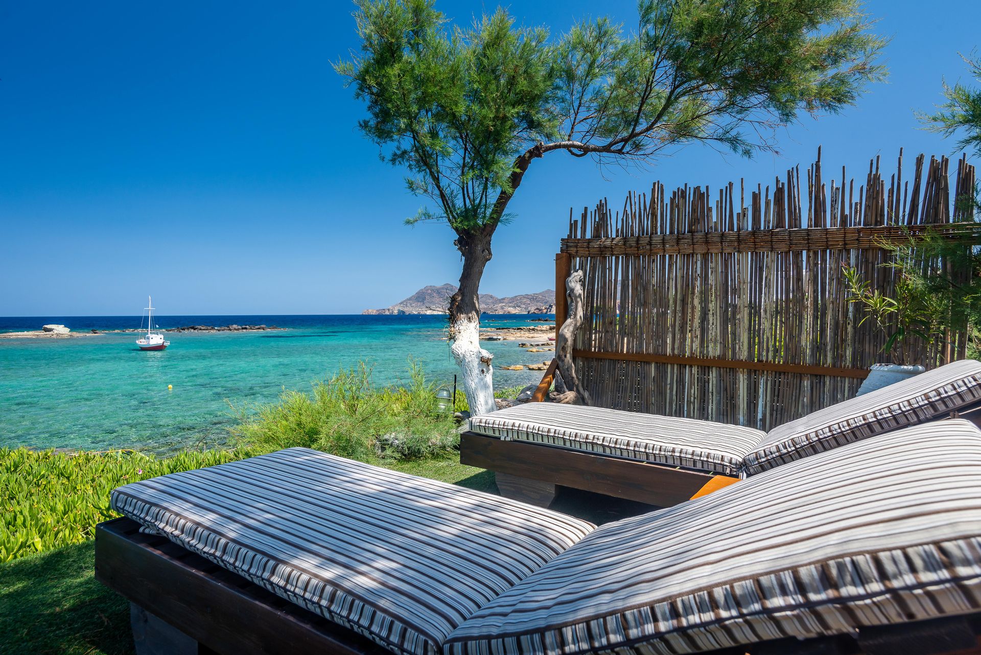 Niki Savvas Studios & Suites Milos