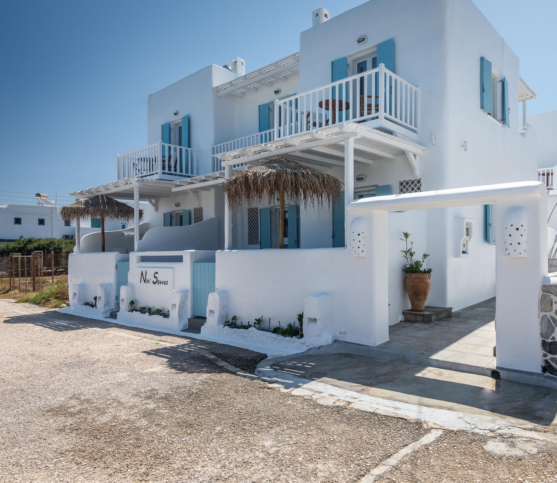 Niki Savvas Studios & Suites Milos