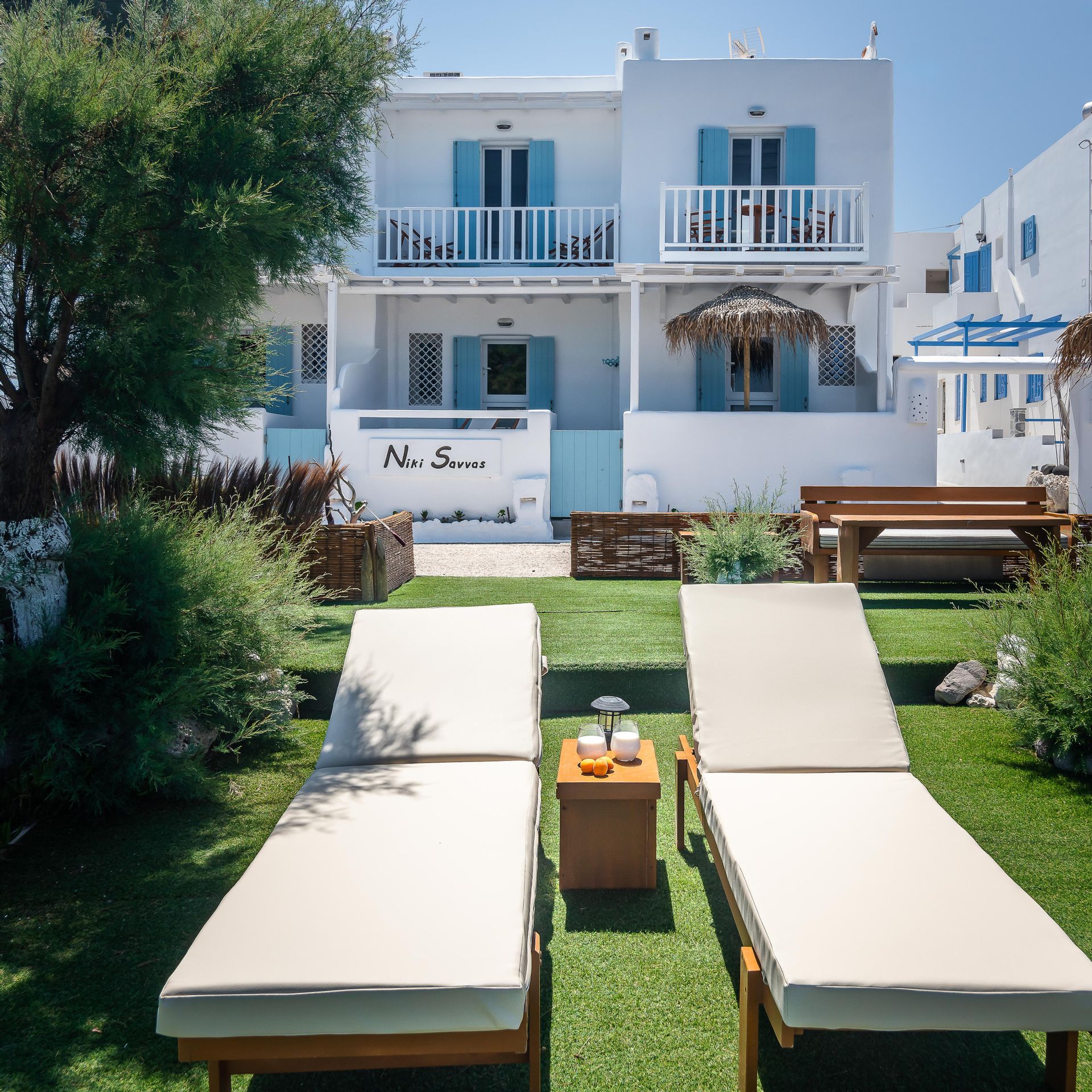 Niki Savvas Studios & Suites Milos